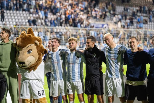 The TSV 1860 team with the fans in the Westkurve, TSV 1860 Munich vs. TSV Schwaben Augsburg, soccer, Bavarian Regional League, Matchday 8, September 11, 2026. DFB regulations prohibit any use of photographs as image sequences and or quasi-video. Munich, Bavaria, Germany Copyright: xkolbert-press UlrichxGamelx