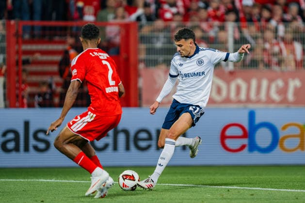 Deutschland: Bundesliga 2026 - 2027, 3. Spieltag - 1. FC Union Berlin vs FC Schalke 04 - Stadion An der Alten Försterei (Berlin): Dejan Ljubicic (FC Schalke 04, 21) am Ball *** Germany Bundesliga 2026–2027, Matchday 3: 1. FC Union Berlin vs. FC Schalke 04, Stadion An der Alten Försterei, Berlin; Dejan Ljubicic, FC Schalke 04; 21 on the ball Copyright: xTomxLauruschkatx