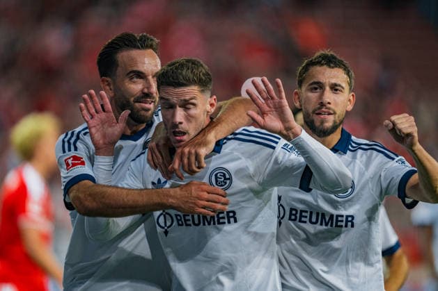 Deutschland: Bundesliga 2026 - 2027, 3. Spieltag - 1. FC Union Berlin vs FC Schalke 04 - Stadion An der Alten Försterei (Berlin): Robin Gosens (FC Schalke 04, 8) Tor, Torjubel, Emotionen, Geste, Gestik *** Germany Bundesliga 2026–2027, Matchday 3: 1. FC Union Berlin vs. FC Schalke 04, Stadion An der Alten Försterei, Berlin; Robin Gosens (FC Schalke 04), 8th goal, goal celebration, emotions, gesture, body language Copyright: xTomxLauruschkatx