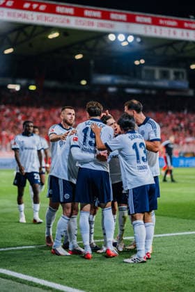 Deutschland: Bundesliga 2026 - 2027, 3. Spieltag - 1. FC Union Berlin vs FC Schalke 04 - Stadion An der Alten Försterei (Berlin): Robin Gosens (FC Schalke 04, 8) Tor, Torjubel, Emotionen, Jubel, Freude *** Germany Bundesliga 2026–2027, Matchday 3: 1. FC Union Berlin vs. FC Schalke 04, Stadion An der Alten Försterei, Berlin; Robin Gosens (FC Schalke 04), 8th goal, goal celebration, emotions, cheering, joy Copyright: xTomxLauruschkatx