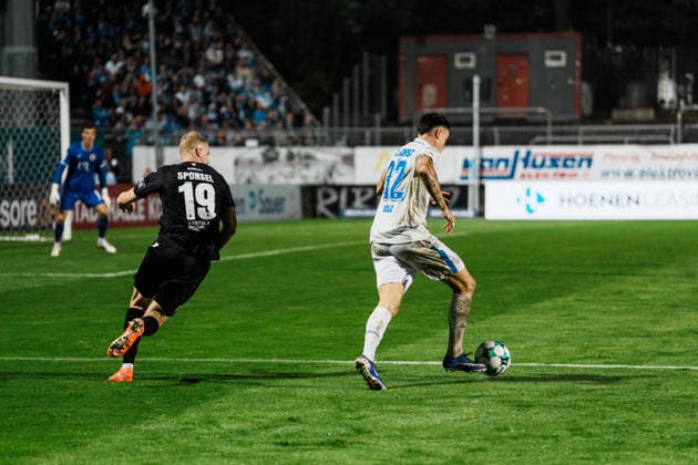 Germany, Soccer, Men s 3rd Division 2026–2027, Matchday 5: FC Viktoria Köln vs. FC Hansa Rostock; Cologne: Niklas Kölle; Hansa Rostock: Niklas Kolle; 32 dribbles against Meiko Sponsel of FC Viktoria Köln; 19, attack, cross Copyright: xThiemoxRudolphx