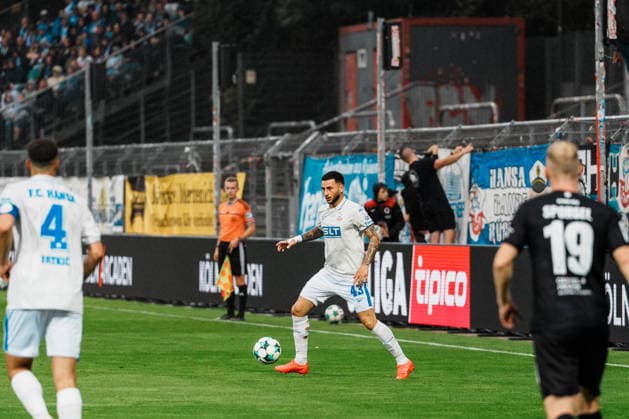 Germany, Soccer, Men s 3rd Division 2026–2027, Matchday 5: FC Viktoria Köln vs. FC Hansa Rostock; Köln: Leon Dajaku; Hansa Rostock; 43: dribbling, possession, on the ball, build-up play, vision, cross Copyright: xThiemoxRudolphx