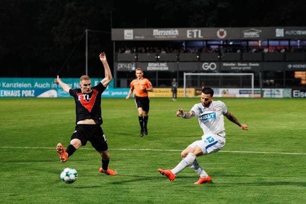 Germany, Soccer, Men s 3rd Division 2026–2027, Matchday 5: FC Viktoria Cologne vs. FC Hansa Rostock. A cross from Leon Dajaku (Hansa Rostock, 43) toward Meiko Sponsel (FC Viktoria Cologne, 19) Copyright: xThiemoxRudolphx