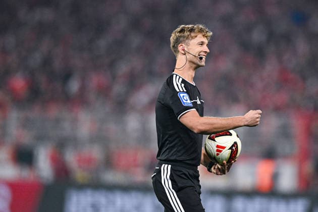 11.09.2026, Fussball, Saison 2026 2027, Bundesliga, 1. FC Union Berlin - FC Schalke 04, Jarno Wienefeld übernimmt als Hauptschiedsrichter, xRHR-FOTO YYx *** September 11, 2026, Soccer, 2026–2027 Season, Bundesliga, 1. FC Union Berlin vs. FC Schalke 04, Jarno Wienefeld to serve as head referee, xRHR PHOTO YYx Copyright: KROEGER RHR-FOTOx RHR-FOTO YY