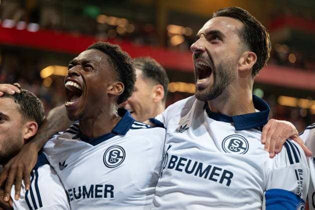 Junior Adamu 20 (FC Schalke 04) und Kenan Karaman 19 (FC Schalke 04) jubeln über das Tor zum 0:2, 1. FC Union Berlin vs. FC Schalke 04, Fussball, Bundesliga, 3. Spieltag, 2026 2027, 11.09.2026 DFB regulations prohibit any use of photographs as image sequences and or quasi-video Berlin Berlin Deutschland *** Junior Adamu, 20, of FC Schalke 04, and Kenan Karaman, 19, of FC Schalke 04, celebrate the goal that made the score 0–2, 1. FC Union Berlin vs. FC Schalke 04, soccer, Bundesliga, Matchday 3, 2026–2027, September 11, 2026 DFB regulations prohibit any use of photographs as image sequences and or quasi-video Berlin, Berlin, Germany Copyright: xkolbert-press MarkusxVerwimpx