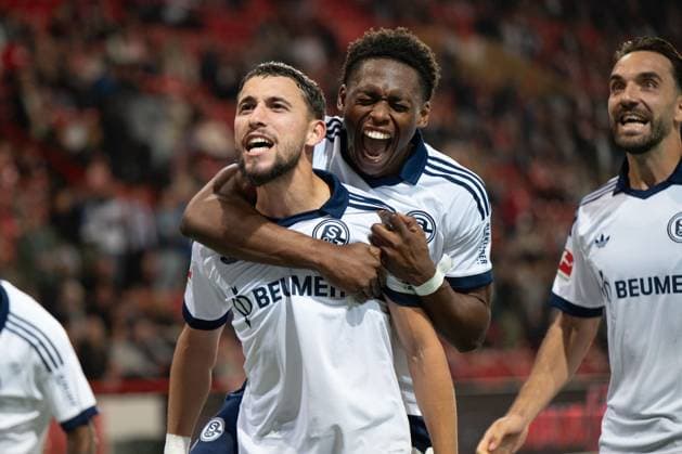 Junior Adamu 20 (FC Schalke 04) und Adil Aouchiche 24 (FC Schalke 04) jubeln über das Tor zum 0:2, 1. FC Union Berlin vs. FC Schalke 04, Fussball, Bundesliga, 3. Spieltag, 2026 2027, 11.09.2026 DFB regulations prohibit any use of photographs as image sequences and or quasi-video Berlin Berlin Deutschland *** Junior Adamu, 20, of FC Schalke 04, and Adil Aouchiche, 24, of FC Schalke 04, celebrate the goal that made the score 0–2, 1. FC Union Berlin vs. FC Schalke 04, soccer, Bundesliga, Matchday 3, 2026–2027, September 11, 2026. DFB regulations prohibit any use of photographs as image sequences and or quasi-video. Berlin, Berlin, Germany Copyright: xkolbert-press MarkusxVerwimpx
