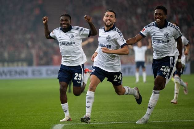 Junior Adamu 20 (FC Schalke 04) und Adil Aouchiche 24 (FC Schalke 04) jubeln über das Tor zum 0:2, 1. FC Union Berlin vs. FC Schalke 04, Fussball, Bundesliga, 3. Spieltag, 2026 2027, 11.09.2026 DFB regulations prohibit any use of photographs as image sequences and or quasi-video Berlin Berlin Deutschland *** Junior Adamu (20), FC Schalke 04, and Adil Aouchiche (24), FC Schalke 04, celebrate the goal that made the score 0–2, 1. FC Union Berlin vs. FC Schalke 04, Soccer, Bundesliga, Matchday 3, 2026–2027, September 11, 2026. DFB regulations prohibit any use of photographs as image sequences and or quasi-video. Berlin, Berlin, Germany Copyright: xkolbert-press MarkusxVerwimpx