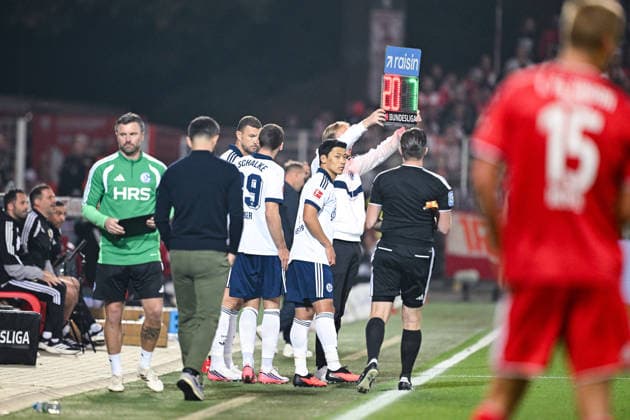 11.09.2026, Fussball, Saison 2026 2027, Bundesliga, 1. FC Union Berlin - FC Schalke 04, Einwechslung Hee-chan Hwang (FC Schalke 04) xRHR-FOTO YYx *** September 11, 2026, Soccer, 2026–2027 Season, Bundesliga, 1. FC Union Berlin vs. FC Schalke 04, Substitution: Hee-chan Hwang, FC Schalke 04, xRHR PHOTO YYx Copyright: KROEGER RHR-FOTOx RHR-FOTO YY