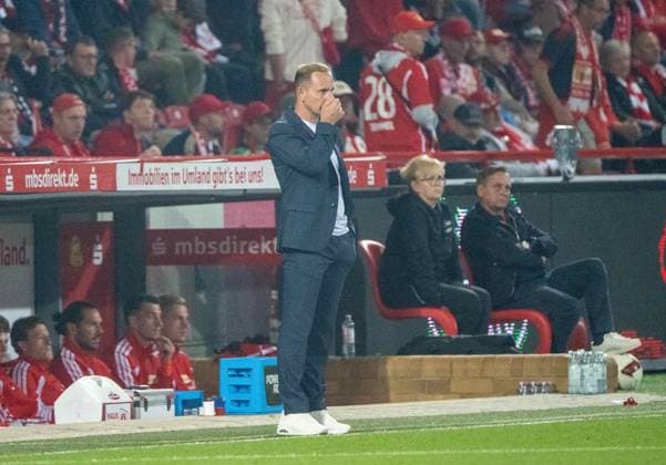 Fußball, Herren, Saison 2026 2027, 1. Bundesliga (3. Spieltag), 1. FC Union Berlin - FC Schalke 04, Trainer Mauro Lustrinelli (1. FC Union Berlin), rechts Profifußball-Geschäftsführer Horst Heldt (1. FC Union Berlin) 11.09.2026, *** Soccer, Men s, 2026–2027 Season, Bundesliga Matchday 3, 1. FC Union Berlin vs. FC Schalke 04; Coach Mauro Lustrinelli of 1. FC Union Berlin; on the right, Horst Heldt, Managing Director of Professional Soccer at 1. FC Union Berlin, September 11, 2026, Copyright: xMatthiasxKochx