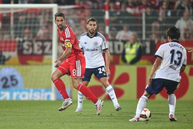 Berlin, Deutschland, 11.09.2026: Stadion Alte Försterei: 3. Spieltag, Saison 2026 27, 1. Fußball-Bundesliga: Union Berlin - Schalke 04: L-R Rani Khedira (8, Union Berlin), Adil Aouchiche (24, FC Schalke 04), Satoshi Tanaka (13, FC Schalke 04) *** Berlin, Germany, September 11, 2026, Alte Försterei Stadium, Matchday 3, 2026–27 Season, 1 Bundesliga: Union Berlin vs. Schalke 04. Referee: Rani Khedira. Goals: Union Berlin – Adil Aouchiche (24 ), FC Schalke 04 – Satoshi Tanaka (13 ), FC Schalke 04 Copyright: xdtsxNachrichtenagenturx dts_134145