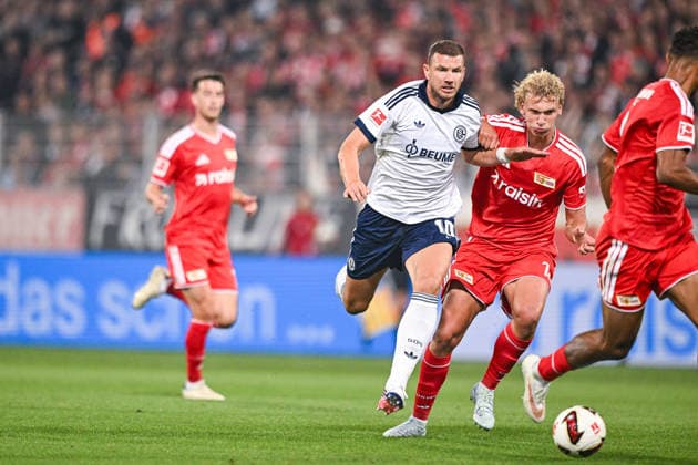 11.09.2026, Fussball, Saison 2026 2027, Bundesliga, 1. FC Union Berlin - FC Schalke 04, Edin DÅ¾eko Dzeko (FC Schalke 04), Leopold Querfeld (1. FC Union Berlin) xRHR-FOTO YYx *** September 11, 2026, Soccer, 2026–2027 Season, Bundesliga, 1. FC Union Berlin vs. FC Schalke 04, Edin Džeko (FC Schalke 04), Leopold Querfeld (1. FC Union Berlin) xRHR PHOTO YYx Copyright: KROEGER RHR-FOTOx RHR-FOTO YY