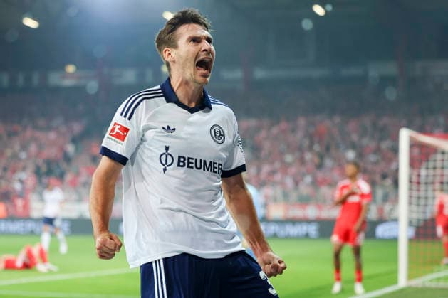 Maximilian Woeber (FC Schalke 04) bejubelt seinen Treffer zum 1:3 waehrend des Spiels der 1. Bundesliga zwischen 1. FC Union Berlin und FC Schalke 04, Stadion an der alten Foersterei am 11. September 2026 in Berlin, Deutschland. (Foto von Marco Steinbrenner DeFodi Images) +++ Maximilian Woeber (FC Schalke 04) celebrates after scoring his teams third Goal during the Bundesliga match between 1. FC Union Berlin and FC Schalke 04 at Stadion an der alten Foersterei on September 11, 2026 in Berlin, Germany. (Photo by Marco Steinbrenner DeFodi Images) DFB DFL REGULATIONS PROHIBIT ANY USE OF PHOTOGRAPHS AS IMAGE SEQUENCES AND OR QUASI-VIDEO. (Photo by Marco Steinbrenner DeFodi Images) - *** Maximilian Woeber of FC Schalke 04 celebrates his goal, making the score 1–3, during the Bundesliga match between 1. FC Union Berlin and FC Schalke 04 at Stadion an der alten Försterei on September 11, 2026, in Berlin, Germany. Photo by Marco Steinbrenner, DeFodi Images. Maximilian Woeber of FC Schalke 04 celebrates after scoring his team’s third goal during the Bundesliga match between 1. FC Union Berlin and FC Schalke 04 at the Stadion an der alten Försterei on September 11, 2026 in Berlin, Germany. Photo by Marco Steinbrenner, DeFodi Images. DFB and DFL regulations prohibit any use of photographs as image sequences and or quasi-video. Photo by Marco Steinbrenner, DeFodi Images.