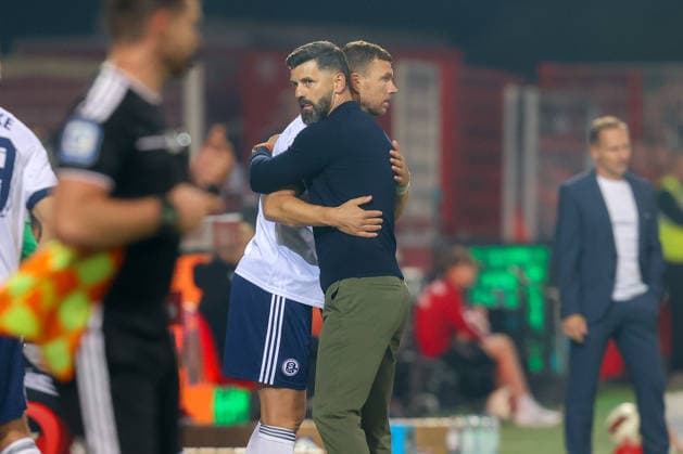 11.09.2026, xtgx, Fussball - 1.Bundesliga Union Berlin - FC Schalke 04 v.l. Miron Muslic (Schalke, Trainer) und Edin Dzeko (Schalke, 10) (DFL DFB REGULATIONS PROHIBIT ANY USE OF PHOTOGRAPHS as IMAGE SEQUENCES and or QUASI-VIDEO) Berlin *** September 11, 2026, xtgx, Soccer, Bundesliga 1, Union Berlin vs. FC Schalke 04, Miron Muslic (Schalke, coach) and Edin Dzeko (Schalke), 10. DFL and DFB regulations prohibit any use of photographs as image sequences and or quasi-video. Berlin