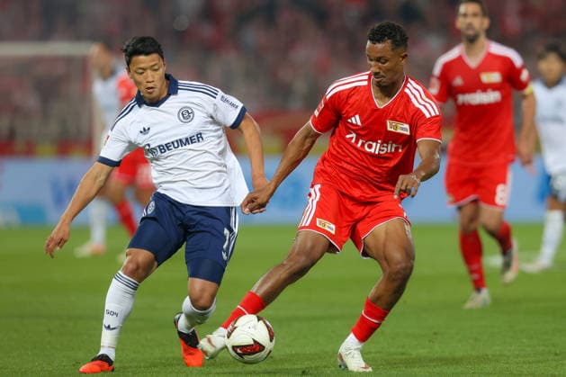 11.09.2026, xtgx, Fussball - 1.Bundesliga Union Berlin - FC Schalke 04 v.l. Hwang Hee-chan (Schalke, 7), Felix Uduokhai (Union Berlin, 2) Zweikampf, Duell, Kampf, tackle (DFL DFB REGULATIONS PROHIBIT ANY USE OF PHOTOGRAPHS as IMAGE SEQUENCES and or QUASI-VIDEO) Berlin *** September 11, 2026, xtgx, Soccer, Bundesliga 1, Union Berlin vs. FC Schalke 04, Hwang Hee-chan (Schalke), 7, Felix Uduokhai, Union Berlin, 2, tackle, duel, battle, DFL and DFB regulations prohibit any use of photographs as image sequences and or quasi-video, Berlin