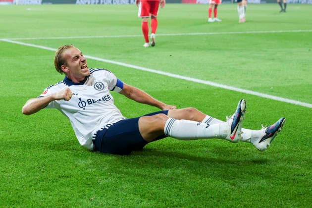 Timo Becker (FC Schalke 04) jubelt waehrend des Spiels der 1. Bundesliga zwischen 1. FC Union Berlin und FC Schalke 04, Stadion an der alten Foersterei am 11. September 2026 in Berlin, Deutschland. (Foto von Marco Steinbrenner DeFodi Images) +++ Timo Becker (FC Schalke 04) cheers during the Bundesliga match between 1. FC Union Berlin and FC Schalke 04 at Stadion an der alten Foersterei on September 11, 2026 in Berlin, Germany. (Photo by Marco Steinbrenner DeFodi Images) DFB DFL REGULATIONS PROHIBIT ANY USE OF PHOTOGRAPHS AS IMAGE SEQUENCES AND OR QUASI-VIDEO. (Photo by Marco Steinbrenner DeFodi Images) - *** Timo Becker of FC Schalke 04 celebrates during the Bundesliga match between 1. FC Union Berlin and FC Schalke 04 at the Stadion an der alten Foersterei on September 11, 2026, in Berlin, Germany. Photo by Marco Steinbrenner, DeFodi Images. Timo Becker of FC Schalke 04 cheers during the Bundesliga match between 1. FC Union Berlin and FC Schalke 04 at Stadion an der alten Försterei on September 11, 2026 in Berlin, Germany Photo by Marco Steinbrenner DeFodi Images DFB DFL REGULATIONS PROHIBIT ANY USE OF PHOTOGRAPHS AS IMAGE SEQUENCES AND OR QUASI-VIDEO Photo by Marco Steinbrenner DeFodi Images