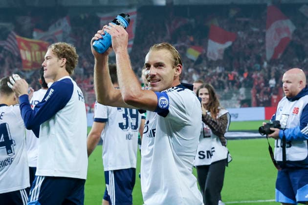 Timo Becker (FC Schalke 04) jubelt waehrend des Spiels der 1. Bundesliga zwischen 1. FC Union Berlin und FC Schalke 04, Stadion an der alten Foersterei am 11. September 2026 in Berlin, Deutschland. (Foto von Marco Steinbrenner DeFodi Images) +++ Timo Becker (FC Schalke 04) cheers during the Bundesliga match between 1. FC Union Berlin and FC Schalke 04 at Stadion an der alten Foersterei on September 11, 2026 in Berlin, Germany. (Photo by Marco Steinbrenner DeFodi Images) DFB DFL REGULATIONS PROHIBIT ANY USE OF PHOTOGRAPHS AS IMAGE SEQUENCES AND OR QUASI-VIDEO. (Photo by Marco Steinbrenner DeFodi Images) - *** Timo Becker of FC Schalke 04 celebrates during the Bundesliga match between 1. FC Union Berlin and FC Schalke 04 at the Stadion an der alten Foersterei on September 11, 2026, in Berlin, Germany. Photo by Marco Steinbrenner, DeFodi Images. Timo Becker of FC Schalke 04 cheers during the Bundesliga match between 1. FC Union Berlin and FC Schalke 04 at Stadion an der alten Försterei on September 11, 2026 in Berlin, Germany Photo by Marco Steinbrenner DeFodi Images DFB DFL REGULATIONS PROHIBIT ANY USE OF PHOTOGRAPHS AS IMAGE SEQUENCES AND OR QUASI-VIDEO Photo by Marco Steinbrenner DeFodi Images