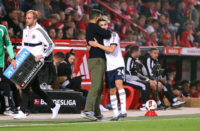 Trainer Miron Muslic, Auswechselung Adil Aouchiche Fußball Fussball Bundesliga Herren DFL 3. Spieltag Saison 2026 2027 11.09.2026 1.FC Union Berlin FCU vs FC Schalke 04 S04 DFL regulations prohibit any use of photographs as image sequences and or quasi-video. *** Coach Miron Muslic, Substitution: Adil Aouchiche; Sports; Soccer; Bundesliga; Men’s; DFL; Matchday 3; 2026–2027 Season; November 9, 2026; 1. FC Union Berlin (FCU) vs. FC Schalke 04 (S04); DFL regulations prohibit any use of photographs as image sequences and or quasi-video
