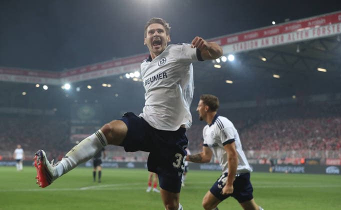 Maximilian Wöber jubelt nach Tor zum 1:3 Freude Emotion Jubel Fußball Fussball Bundesliga Herren DFL 3. Spieltag Saison 2026 2027 11.09.2026 1.FC Union Berlin FCU vs FC Schalke 04 S04 DFL regulations prohibit any use of photographs as image sequences and or quasi-video. *** Maximilian Wöber celebrates after scoring the 1-3 goal: Joy, Emotion, Celebration, Sports, Soccer, Bundesliga, Men s, DFL, Matchday 3, 2026-2027 Season, November 9, 2026, 1. FC Union Berlin (FCU) vs. FC Schalke 04 (S04), DFL regulations prohibit any use of photographs as image sequences and or quasi-video