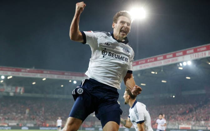 Maximilian Wöber jubelt nach Tor zum 1:3 Freude Emotion Jubel Fußball Fussball Bundesliga Herren DFL 3. Spieltag Saison 2026 2027 11.09.2026 1.FC Union Berlin FCU vs FC Schalke 04 S04 DFL regulations prohibit any use of photographs as image sequences and or quasi-video. *** Maximilian Wöber celebrates after scoring the 1-3 goal: Joy, Emotion, Celebration, Sports, Soccer, Bundesliga, Men s, DFL, Matchday 3, 2026-2027 Season, November 9, 2026, 1. FC Union Berlin (FCU) vs. FC Schalke 04 (S04), DFL regulations prohibit any use of photographs as image sequences and or quasi-video