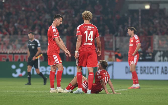Union Mannschaft enttäuscht nach Spielende Enttäuschung Fußball Fussball Bundesliga Herren DFL 3. Spieltag Saison 2026 2027 11.09.2026 1.FC Union Berlin FCU vs FC Schalke 04 S04 DFL regulations prohibit any use of photographs as image sequences and or quasi-video. *** Union Team Disappointed After the Match Ends Disappointment Sports Soccer Bundesliga Men s DFL Matchday 3 2026–2027 Season November 9, 2026 1. FC Union Berlin (FCU) vs. FC Schalke 04 (S04) DFL regulations prohibit any use of photographs as image sequences and or quasi-video