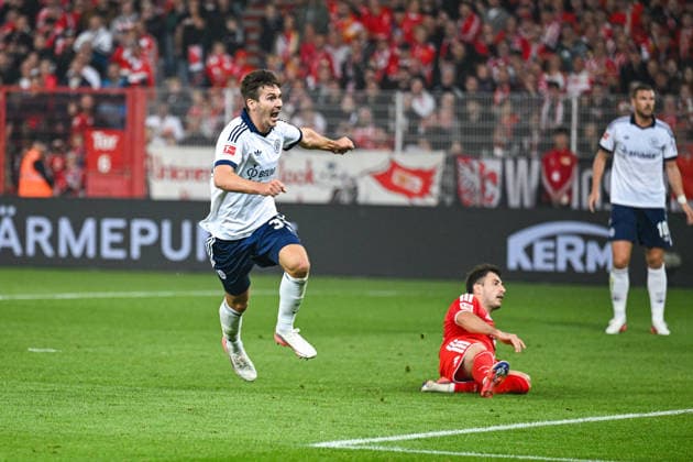 11.09.2026, Fussball, Saison 2026 2027, Bundesliga, 1. FC Union Berlin - FC Schalke 04, Maximilian Wöber (FC Schalke 04) freut sich über das Tor zum 1:3, xRHR-FOTO YYx *** September 11, 2026, Soccer, 2026–2027 Season, Bundesliga, 1. FC Union Berlin vs. FC Schalke 04, Maximilian Wöber of FC Schalke 04 celebrates scoring the goal that made the score 1–3, xRHR PHOTO YYx Copyright: KROEGER RHR-FOTOx RHR-FOTO YY