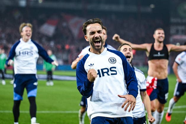 11.09.2026, Fussball, Saison 2026 2027, Bundesliga, 1. FC Union Berlin - FC Schalke 04, Schlussjubel FC Schalke 04, Kenan Karaman (FC Schalke 04) xRHR-FOTO YYx *** September 11, 2026, Soccer, 2026–2027 Season, Bundesliga, 1. FC Union Berlin vs. FC Schalke 04, FC Schalke 04 celebrates at the final whistle, Kenan Karaman (FC Schalke 04) xRHR PHOTO YYx Copyright: KROEGER RHR-FOTOx RHR-FOTO YY