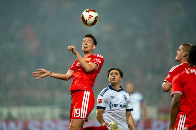 Deutschland: Bundesliga 2026 - 2027, 3. Spieltag - 1. FC Union Berlin vs FC Schalke 04 - Stadion An der Alten Försterei (Berlin): Janik Haberer (1. FC Union Berlin, 19) Kopfball *** Germany Bundesliga 2026–2027, Matchday 3: 1. FC Union Berlin vs. FC Schalke 04, Stadion An der Alten Försterei, Berlin; Janik Haberer, 1. FC Union Berlin, 19, header Copyright: xTomxLauruschkatx