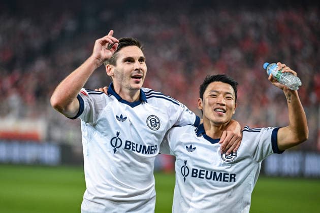 11.09.2026, Fussball, Saison 2026 2027, Bundesliga, 1. FC Union Berlin - FC Schalke 04, Maximilian Wöber (FC Schalke 04), Hee-chan Hwang (FC Schalke 04) xRHR-FOTO YYx *** September 11, 2026, Soccer, 2026–2027 Season, Bundesliga, 1. FC Union Berlin vs. FC Schalke 04, Maximilian Wöber (FC Schalke 04), Hee-chan Hwang (FC Schalke 04) xRHR PHOTO YYx Copyright: KROEGER RHR-FOTOx RHR-FOTO YY