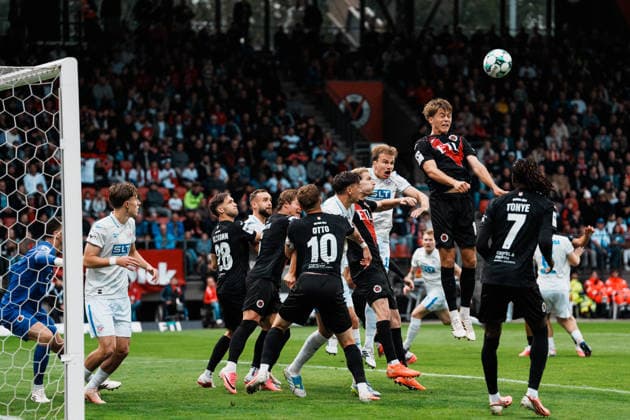 Germany, Soccer, Men s 3rd Division 2026–2027, Matchday 5: FC Viktoria Köln vs. FC Hansa Rostock. Köln s Tim Kloss heads the ball past Hansa Rostock s Florian Carstens, 18 , after a corner kick; the corner kick was cleared. Copyright: xThiemoxRudolphx