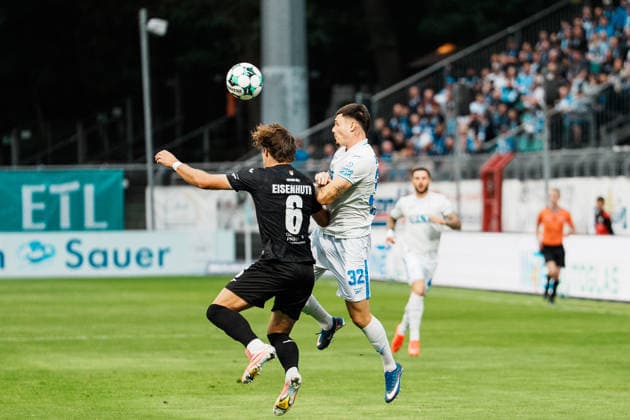 Germany, Soccer, Men s 3rd Division 2026–2027, Matchday 5: FC Viktoria Köln vs. FC Hansa Rostock; Cologne: Tobias Eisenhuth (FC Viktoria Köln, No. 6) battles Niklas Kölle (Hansa Rostock, No. 32); holding, clinging Copyright: xThiemoxRudolphx