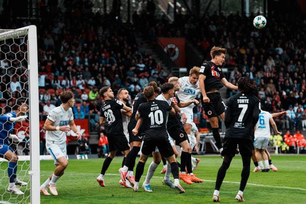 Germany, Soccer, Men s 3rd Division 2026–2027, Matchday 5: FC Viktoria Köln vs. FC Hansa Rostock. Köln s Tim Kloss heads the ball past Hansa Rostock s Florian Carstens, 18 , after a corner kick; the corner kick was cleared. Copyright: xThiemoxRudolphx