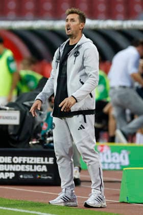 v.l.n.r.: Trainer Miroslav Klose (1.FC Nuernberg), im 2. Bundesliga-Spiel zwischen dem 1. FC Nürnberg und Hannover 96 im Max-Morlock-Stadion, Nürnberg, Deutschland, am 11. September 2026. DFB DFL REGULATIONS PROHIBIT ANY USE OF PHOTOGRAPHS AS IMAGE SEQUENCES AND OR QUASI-VIDEO, *** From left to right: Coach Miroslav Klose of 1. FC Nürnberg, during the 2. Bundesliga match between 1. FC Nürnberg and Hannover 96 at Max Morlock Stadium, Nuremberg, Germany, on September 11, 2026. DFB and DFL regulations prohibit any use of photographs as image sequences and or quasi-video, Copyright: HMBxMedia xHeikoxBecker
