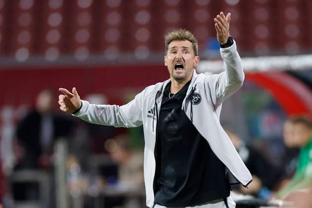 v.l.n.r.: Trainer Miroslav Klose (1.FC Nuernberg), im 2. Bundesliga-Spiel zwischen dem 1. FC Nürnberg und Hannover 96 im Max-Morlock-Stadion, Nürnberg, Deutschland, am 11. September 2026. DFB DFL REGULATIONS PROHIBIT ANY USE OF PHOTOGRAPHS AS IMAGE SEQUENCES AND OR QUASI-VIDEO, *** From left to right: Coach Miroslav Klose of 1. FC Nuremberg, during the 2. Bundesliga match between 1. FC Nuremberg and Hannover 96 at Max Morlock Stadium, Nuremberg, Germany, on September 11, 2026. DFB and DFL regulations prohibit any use of photographs as image sequences and or quasi-video, Copyright: HMBxMedia xHeikoxBecker