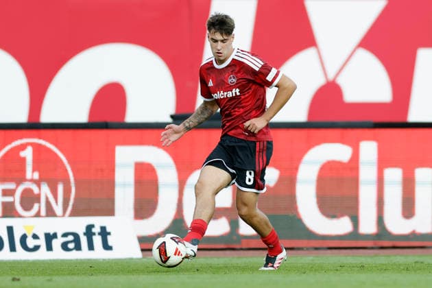 v.l.n.r.: Javier Fernández (1. FC Nürnberg), im 2. Bundesliga-Spiel zwischen dem 1. FC Nürnberg und Hannover 96 im Max-Morlock-Stadion, Nürnberg, Deutschland, am 11. September 2026. DFB DFL REGULATIONS PROHIBIT ANY USE OF PHOTOGRAPHS AS IMAGE SEQUENCES AND OR QUASI-VIDEO, *** From left to right: Javier Fernández of 1. FC Nürnberg, during the 2. Bundesliga match between 1. FC Nürnberg and Hannover 96 at Max Morlock Stadium, Nuremberg, Germany, on September 11, 2026. DFB and DFL regulations prohibit any use of photographs as image sequences and or quasi-video, Copyright: HMBxMedia xHeikoxBecker