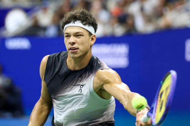 US Open tennis tournament - Day 13 Ben Shelton of the US in action against Frances Tiafoe of the US during the Men s Singles Semifinals of the US Open Tennis Championships in Flushing Meadows, New York, USA, 11 September 2026. FLUSHING MEADOWS NEW YORK United States  Copyright: xSARAHxYENESELx