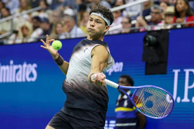 US Open tennis tournament - Day 13 Ben Shelton of the US in action against Frances Tiafoe of the US during the Men s Singles Semifinals of the US Open Tennis Championships in Flushing Meadows, New York, USA, 11 September 2026. FLUSHING MEADOWS NEW YORK United States  Copyright: xSARAHxYENESELx