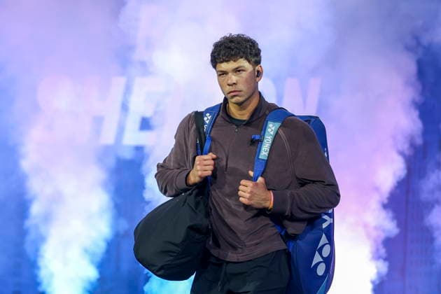US Open tennis tournament - Day 13 Ben Shelton of the US enters the court before his match against Frances Tiafoe of the US during the Men s Singles Semifinals of the US Open Tennis Championships in Flushing Meadows, New York, USA, 11 September 2026. FLUSHING MEADOWS NEW YORK United States  Copyright: xSARAHxYENESELx
