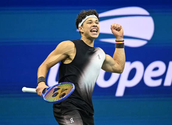Ben Shelton reacts during the match with Frances Tiafoe in the first set in the Men s Semifinal in Arthur Ashe Stadium at the 2026 US Open Tennis Championship at the USTA Billie Jean King National Tennis Center in New York City on Friday, September 11, 2026.  NYP20260911903 LARRYxMARANO
