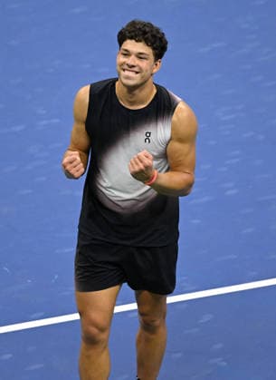 Ben Shelton reacts after defeating Frances Tiafoe 6-4, 3-6, 3-6, 5-7 in the Men s Semifinal on Arthur Ashe Stadium at the 2026 US Open Tennis Championship at the USTA Billie Jean King National Tennis Center in New York City on Friday, September 11, 2026.  NYP20260911908 LARRYxMARANO