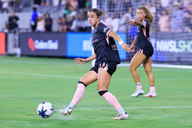 September 11, 2026, Los Angeles, California, USA: Nealy Martin 14 of the Angel City FC passes the ball during their regular season NWSL game against the Denver Summit FC on Friday September 11, 2026 at the BMO Stadium in Los Angeles, California. ACFC tie with Denver Summit, 3-3. ARIANA RUIZ PI Los Angeles USA - ZUMAp124 20260911_zaa_p124_007 Copyright: xArianaxRuizx