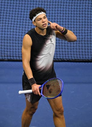Ben Shelton reacts during the match with Frances Tiafoe in the first set in the Men s Semifinal Arthur Ashe Stadium at the 2026 US Open Tennis Championship at the USTA Billie Jean King National Tennis Center in New York City on Friday, September 11, 2026.  NYP20260911921 LARRYxMARANO