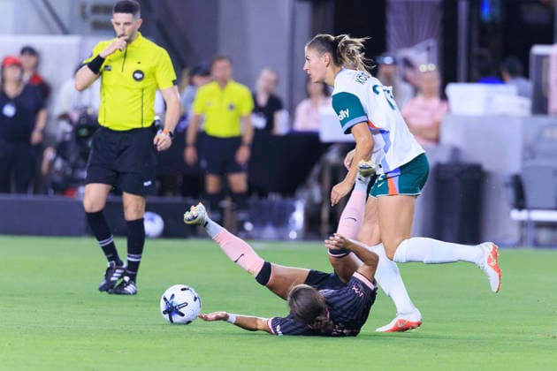 September 11, 2026, Los Angeles, California, USA: Melissa Kossler 25 of the Denver Summit FC fouls Nealy Martin 14 of the Angel City FC during their regular season NWSL game on Friday September 11, 2026 at the BMO Stadium in Los Angeles, California. ACFC tie with Denver Summit, 3-3. ARIANA RUIZ PI Los Angeles USA - ZUMAp124 20260911_zaa_p124_050 Copyright: xArianaxRuizx