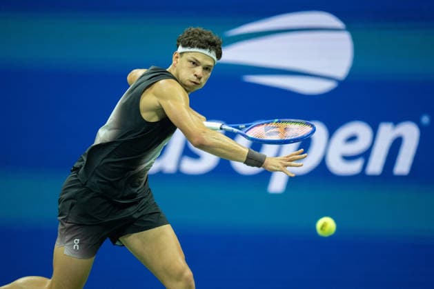 2026 US Open - Day 13 NEW YORK, NEW YORK - SEPTEMBER 11: Ben Shelton of the United States returns a shot during his match against Frances Tiafoe of the United States during the 2026 US Open - Day 13 at USTA Billie Jean King National Tennis Center on September 11, 2026 in New York, New York. New York USTA Billie Jean King National Tennis Center New York United States Copyright: xSusanxMullane ISIxPhotosx 9758