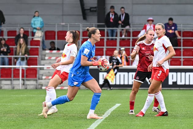 Fußball I Frauen I Saison 2026-2027 I Bundesliga I 4. Spieltag I RB Leipzig - 1. FC Nürnberg I 12.09.2026 Elvira Johanna Herzog (1, Rasenballsport Leipzig) hält den Ball sicher in den Händen Leipzig RB Trainingszentrum, Cottaweg 7 Sachsen Deutschland *** Soccer I Women s I 2026–2027 Season I Bundesliga I Matchday 4 I RB Leipzig 1 FC Nuremberg I September 12, 2026 Elvira Johanna Herzog 1, Rasenballsport Leipzig holds the ball securely in her hands at the RB Leipzig Training Center, Cottaweg 7, Saxony, Germany Copyright: xLobeca InesxHähnelx