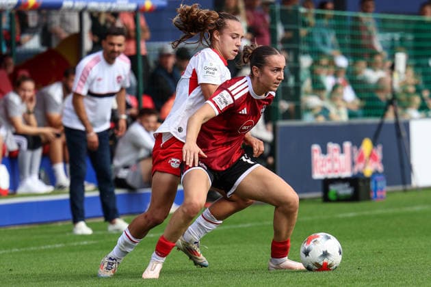 Deutschland: Fußball Google Pixel Frauen-Bundesliga 2026 - 2027, 4. Spieltag - RB Leipzig gegen 1.FC Nürnberg, Trainingszentrum von RB Leipzig (Leipzig): Zweikampf von Jasmien Mathys (RB Leipzig Frauen, 12) und Lara Meroni (1. FC Nürnberg Frauen, 11) *** Germany Soccer Google Pixel Women s Bundesliga 2026 2027, Matchday 4: RB Leipzig vs. 1. FC Nürnberg, RB Leipzig Training Center in Leipzig: A tackle between Jasmien Mathys (RB Leipzig Women, No. 12) and Lara Meroni (1. FC Nürnberg Women, No. 11) Copyright: xx