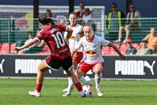Fußball I Frauen I Saison 2026-2027 I Bundesliga I 4. Spieltag I RB Leipzig - 1. FC Nürnberg I 12.09.2026 Zweikampf Jonna Brengel (10, 1. FC Nürnberg), Lou-Ann Joly (6, Rasenballsport Leipzig) Leipzig RB Trainingszentrum, Cottaweg 7 Sachsen Deutschland *** Soccer I Women s I 2026–2027 Season I Bundesliga I Matchday 4 I RB Leipzig vs. 1 FC Nürnberg I September 12, 2026, Tackle by Jonna Brengel (10), 1 FC Nuremberg, Lou Ann Joly 6, Rasenballsport Leipzig (RB Leipzig) Training Center, Cottaweg 7, Saxony, Germany Copyright: xLobeca InesxHähnelx