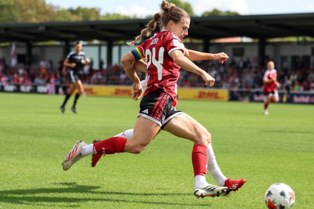Deutschland: Fußball Google Pixel Frauen-Bundesliga 2026 - 2027, 4. Spieltag - RB Leipzig gegen 1.FC Nürnberg, Trainingszentrum von RB Leipzig (Leipzig): Alieke Tuin (RB Leipzig Frauen, 22) im Zweikampf mit Nastassja Lein (1. FC Nürnberg Frauen, 24) *** Germany Soccer Google Pixel Women s Bundesliga 2026 2027, Matchday 4: RB Leipzig vs. 1. FC Nürnberg, RB Leipzig Training Center, Leipzig; Alieke Tuin (RB Leipzig Women, No. 22) in a tackle with Nastassja Lein (1. FC Nürnberg Women, No. 24) Copyright: xx