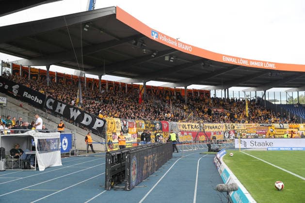 12.09.2026, xtgx, Fussball 2. Bundesliga, Eintracht Braunschweig - SG Dynamo Dresden, v.l. Symbolfoto, Symbolbild, Symbol Fans, Zuschauer, Publikum, Tribuene Gästefans (DFL DFB REGULATIONS PROHIBIT ANY USE OF PHOTOGRAPHS as IMAGE SEQUENCES and or QUASI-VIDEO) Braunschweig *** September 12, 2026, xtgx, Soccer 2. Bundesliga, Eintracht Braunschweig vs. SG Dynamo Dresden, from left: stock photo, stock image, stock photo of fans, spectators, audience, stands, visiting fans. DFL and DFB regulations prohibit any use of photographs as image sequences and or quasi-video. Braunschweig