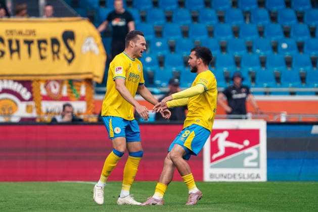 Deutschland: Fussball 2. Bundesliga 2026 2027, 5. Spieltag- Eintracht Braunschweig - Dynamo Dresden - Eintracht-Stadion (Braunschweig): Tor und Torjubel zum Maximilian Entrup (Eintracht Braunschweig, 9) Mehmet AydÄ±n Mehmet Aydin (Eintracht Braunschweig, 8) *** Germany Soccer 2. Bundesliga 2026–2027, Matchday 5: Eintracht Braunschweig vs. Dynamo Dresden at Eintracht Stadium, Braunschweig—Goal and celebration by Maximilian Entrup (Eintracht Braunschweig), 9; Mehmet Aydin (Eintracht Braunschweig), 8 Copyright: xAymanxAlahmedx