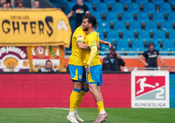 Deutschland: Fussball 2. Bundesliga 2026 2027, 5. Spieltag- Eintracht Braunschweig - Dynamo Dresden - Eintracht-Stadion (Braunschweig): Tor und Torjubel zum Maximilian Entrup (Eintracht Braunschweig, 9) Mehmet AydÄ±n Mehmet Aydin (Eintracht Braunschweig, 8) *** Germany Soccer 2. Bundesliga 2026–2027, Matchday 5: Eintracht Braunschweig vs. Dynamo Dresden at Eintracht Stadium, Braunschweig—Goal and celebration by Maximilian Entrup (Eintracht Braunschweig), 9; Mehmet Aydin (Eintracht Braunschweig), 8 Copyright: xAymanxAlahmedx